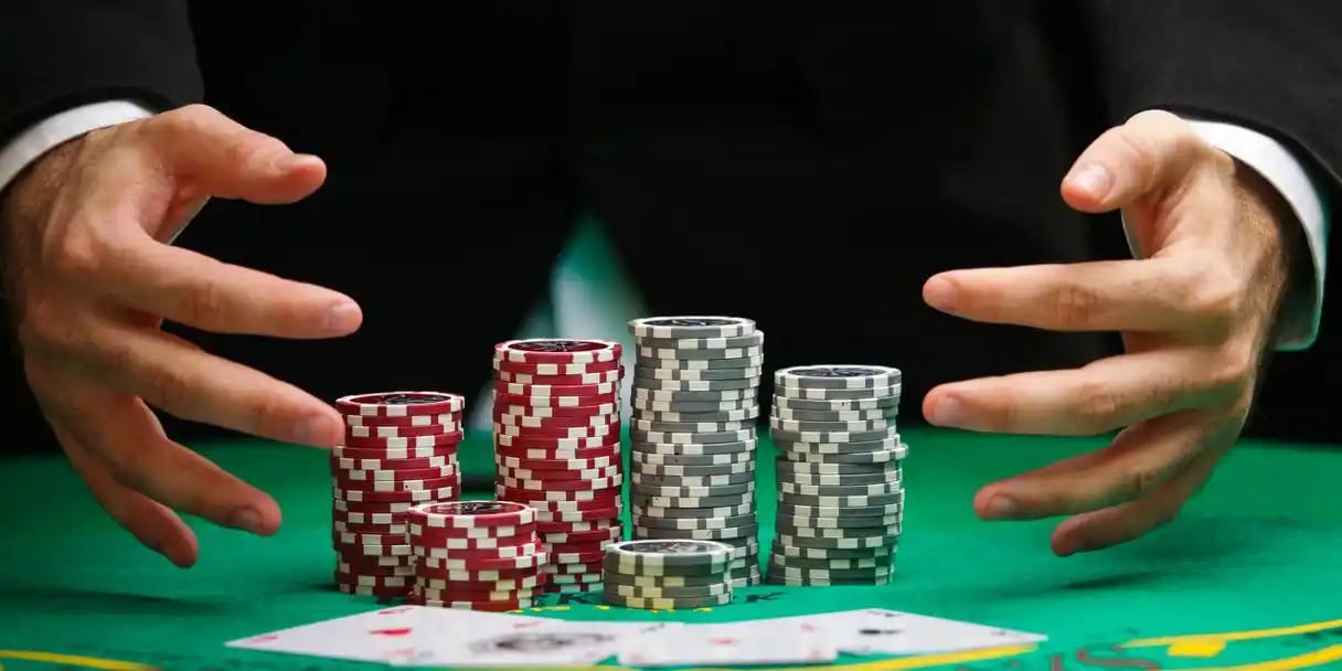 Pengguna jettoto menggunakan smartphone dengan panduan bantuan deposit yang mudah diakses dari layar